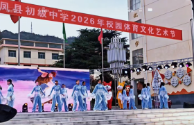 中学生网购演出服后集体退货，有家属称表演取消，店家却从网上看到现场视频，各方发声