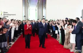 习近平访问金砖国家新开发银行