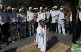 职业女哭灵人半个月连哭16场，当成职业对待不丢面子