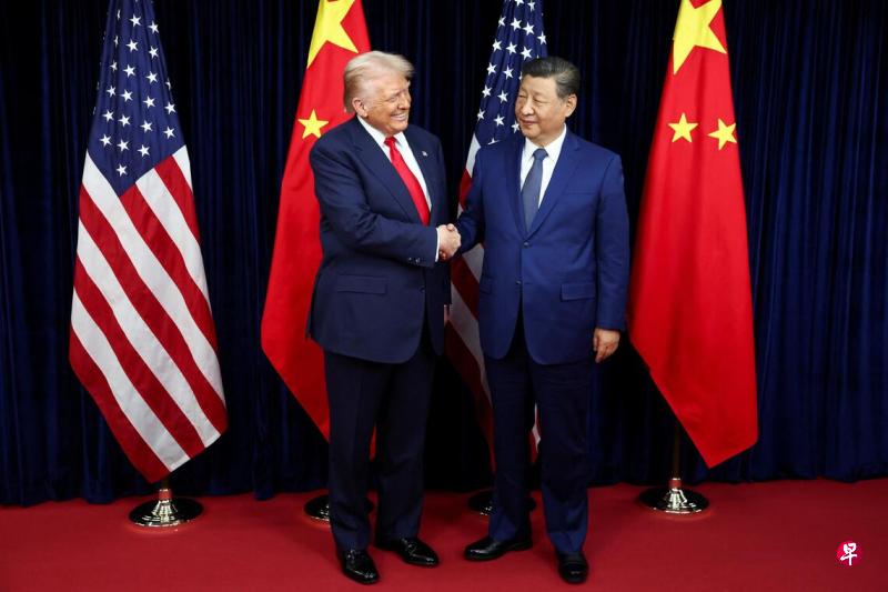 美国总统特朗普(左)与中国国家主席习近平10月30日早上在釜山会晤,历时约1小时40分钟。(路透社)