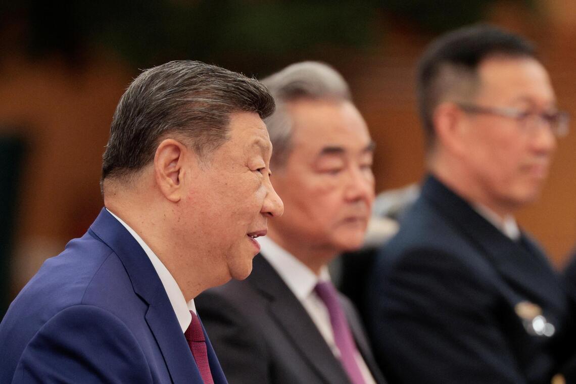中国国家主席习近平(左一)星期四(5月14日)上午在北京人民大会堂与到访的美国总统特朗普举行会谈,图为习近平开场致词。(路透社)