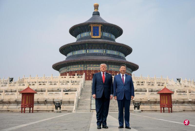 中美两国元首星期四(5月14日)在天坛合影。(路透社)
