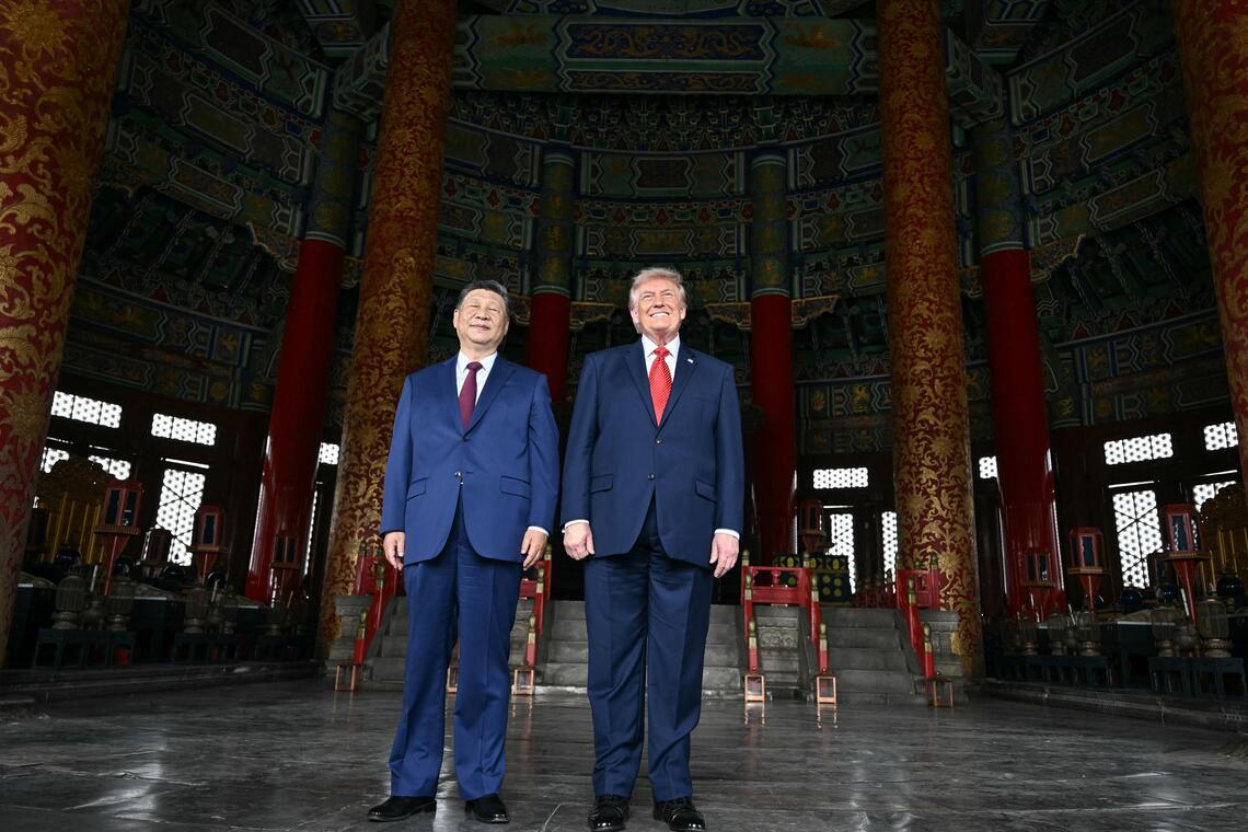中国国家主席习近平和美国总统特朗普星期四(5月14日)在天坛合影。(路透社)