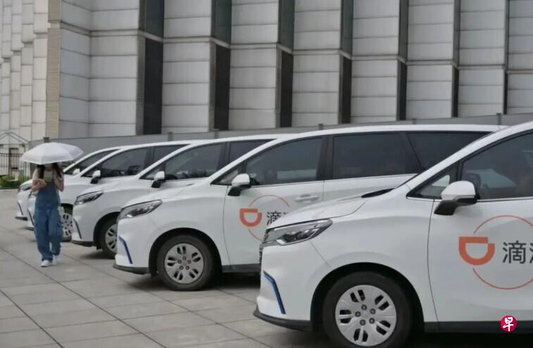 深圳市交通运输局5月25日发布风险提示,称当地网约车市场总体已饱和,提醒拟从业者理性决策。(互联网)