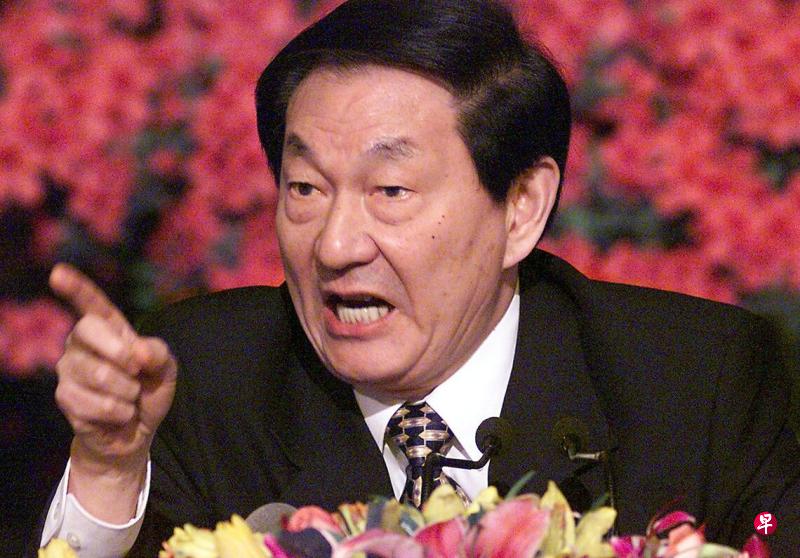 中国国务院原总理朱镕基2000年3月在全国两会记者会上强调,不管哪位台湾领导人上台,都绝对不能搞台独,任何形式的“台湾独立”都不能允许。(法新社)