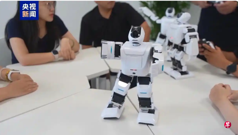 位于中国河北的雄安人工智能(AI)实训基地正式投运,目标是打造成为辐射全国的AI实训高地。(央视新闻)